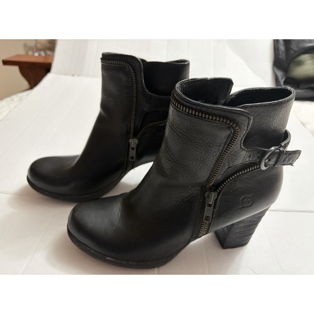 Born Christina Black Pebbled Leather Ankle Booties Buckle Zip Heel Womens Sz 7.5